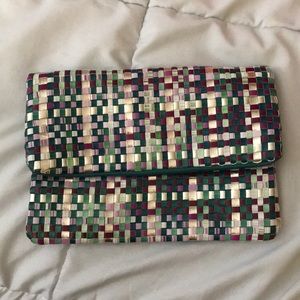 Deux lux clutch with magnetic closure